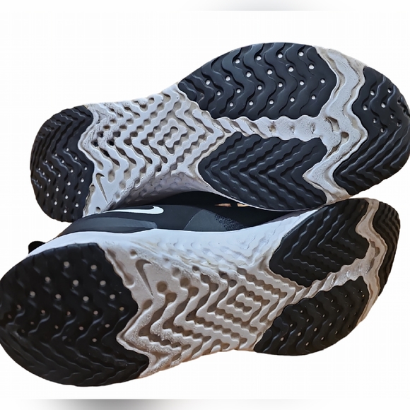 Good used condition Nike Odyssey React Flyknit Mens shoe size US 10.5 - Picture 7 of 7